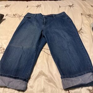 Gloria Vanderbilt Amanda Capri Jeans in Classic Blue